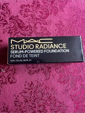 MAC Cosmetics Studio Radiance Serum-Powered Foundation — Black & Gold Packaging